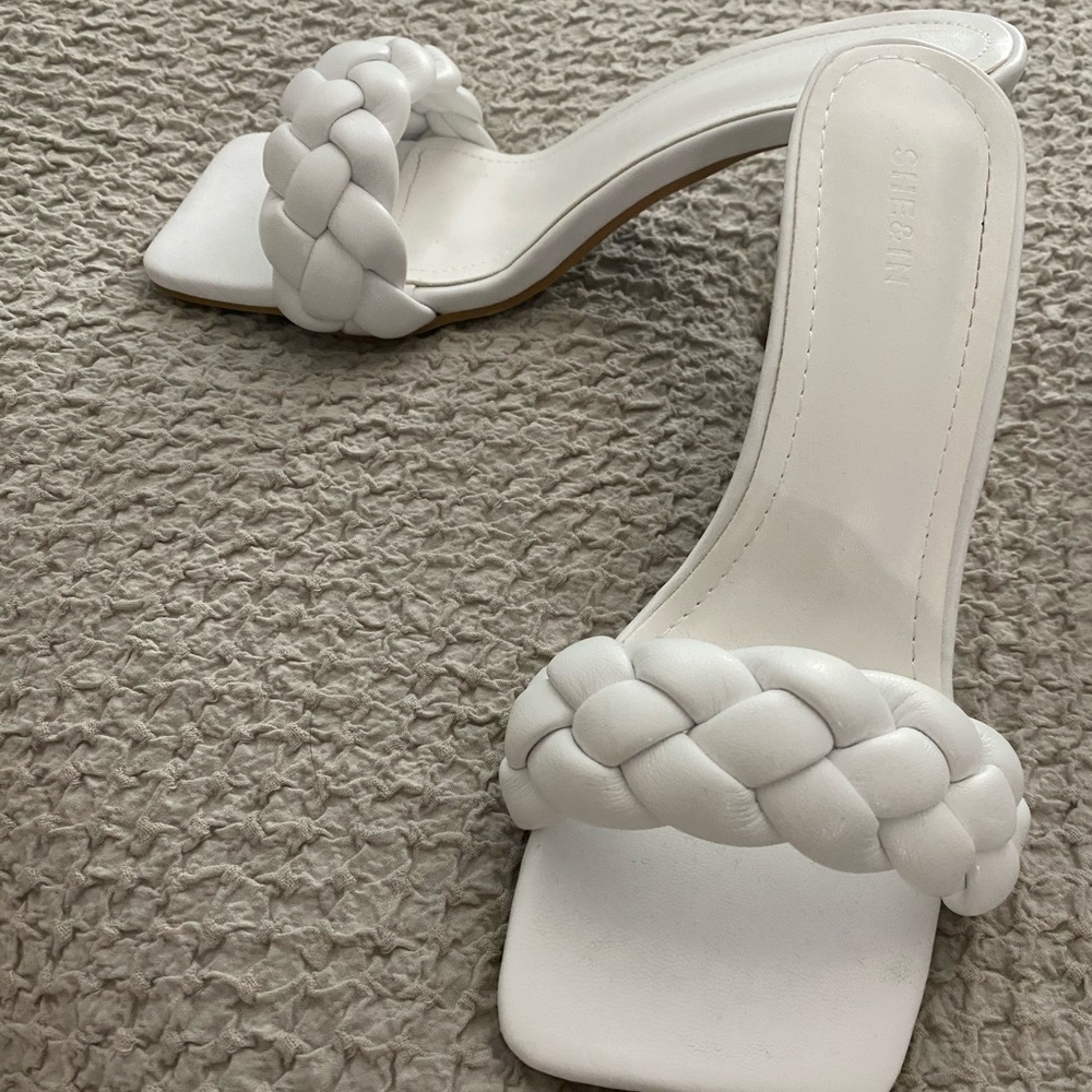 Short heel size women’s 6